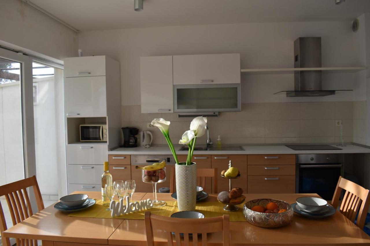 Apartments Villa Carica B&B Mimice Esterno foto